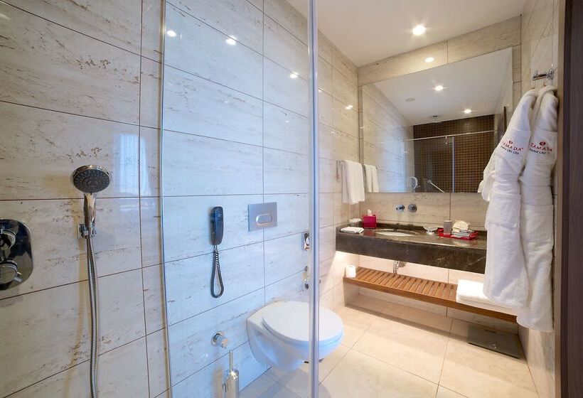 فندق Ramada By Wyndham Istanbul Old City