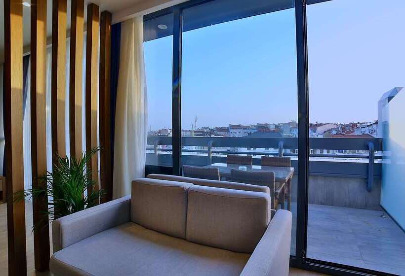 فندق Ramada By Wyndham Istanbul Old City