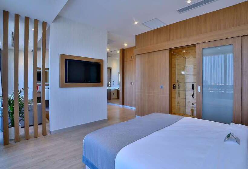 فندق Ramada By Wyndham Istanbul Old City