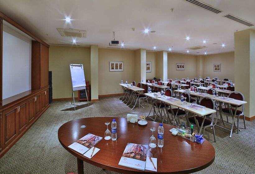 فندق Ramada By Wyndham Istanbul Old City