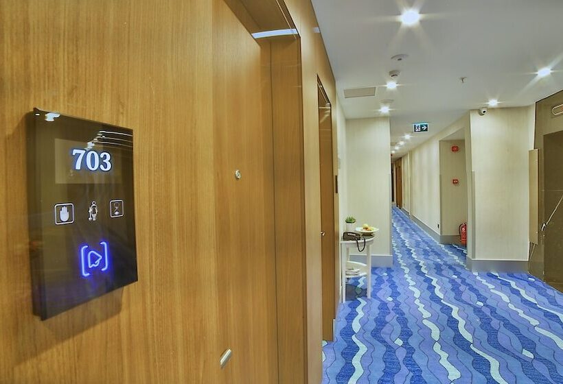 فندق Ramada By Wyndham Istanbul Old City