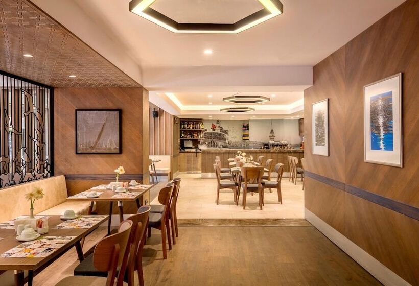 فندق Ramada By Wyndham Istanbul Old City