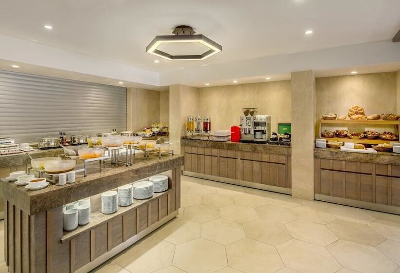 فندق Ramada By Wyndham Istanbul Old City