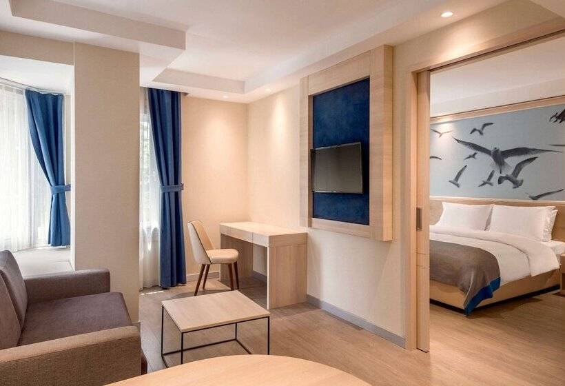 فندق Ramada By Wyndham Istanbul Old City