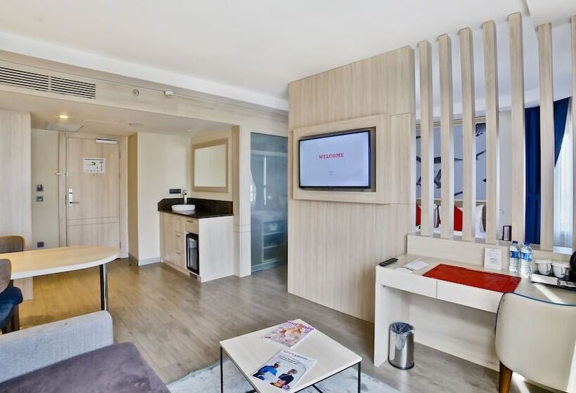 فندق Ramada By Wyndham Istanbul Old City
