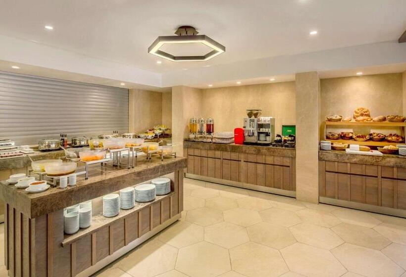 فندق Ramada By Wyndham Istanbul Old City