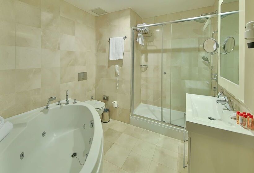 ホテル Ramada By Wyndham İstanbul Taksim