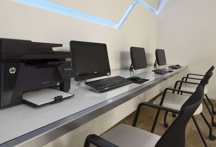 ホテル Ramada By Wyndham İstanbul Taksim