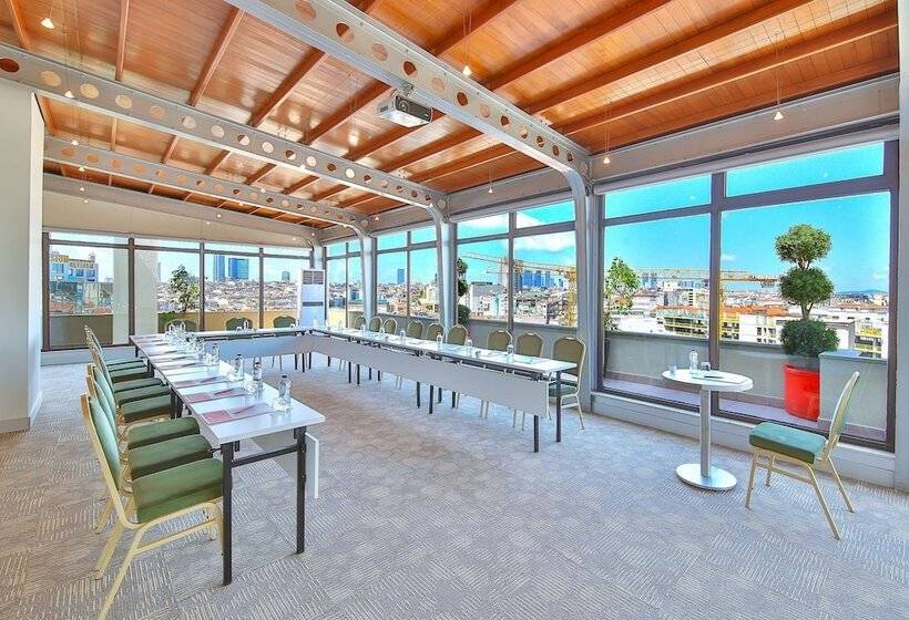 ホテル Ramada By Wyndham İstanbul Taksim