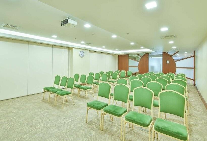 ホテル Ramada By Wyndham İstanbul Taksim