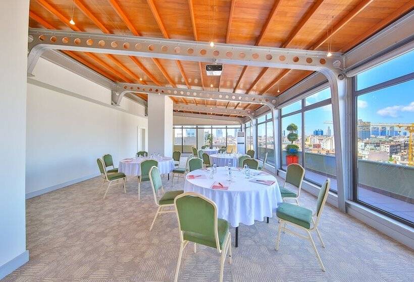 ホテル Ramada By Wyndham İstanbul Taksim