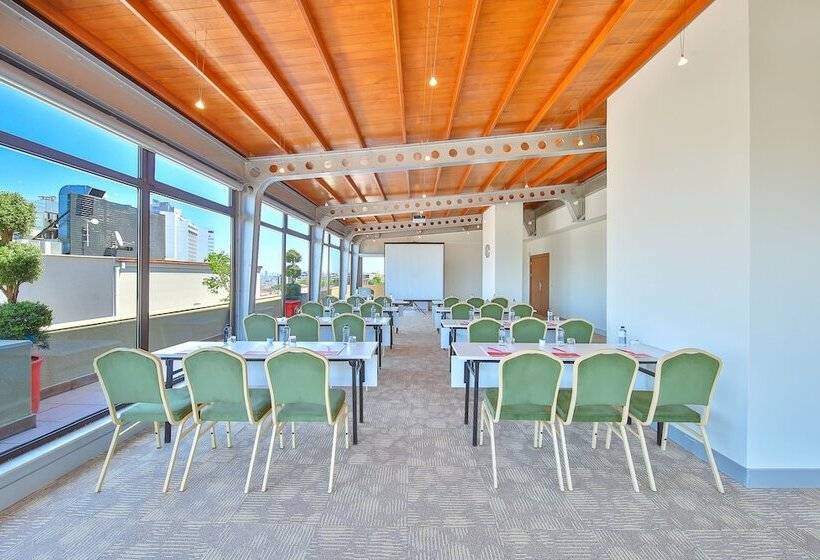 ホテル Ramada By Wyndham İstanbul Taksim