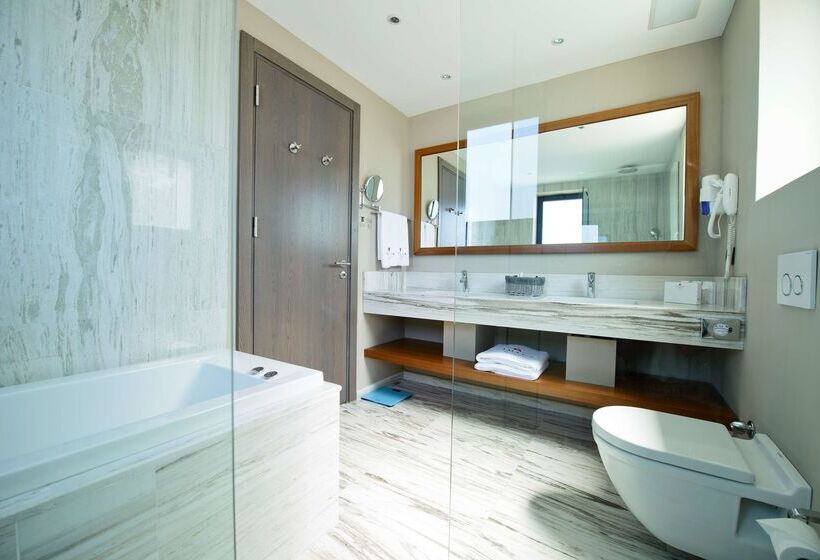 Отель Ramada Resort By Wyndham Bodrum