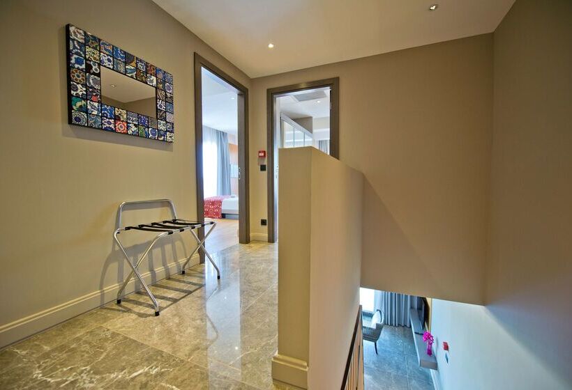 Отель Ramada Resort By Wyndham Bodrum