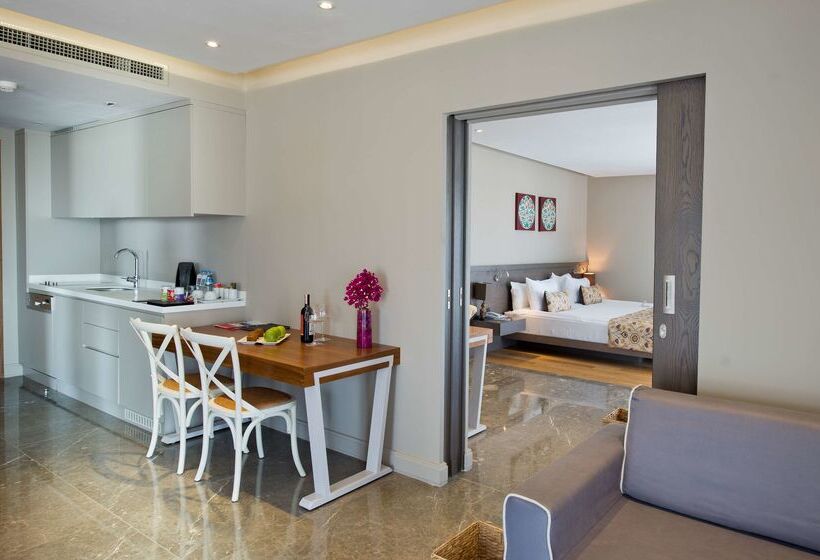 Отель Ramada Resort By Wyndham Bodrum