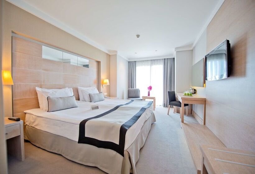 Отель Ramada Resort By Wyndham Bodrum