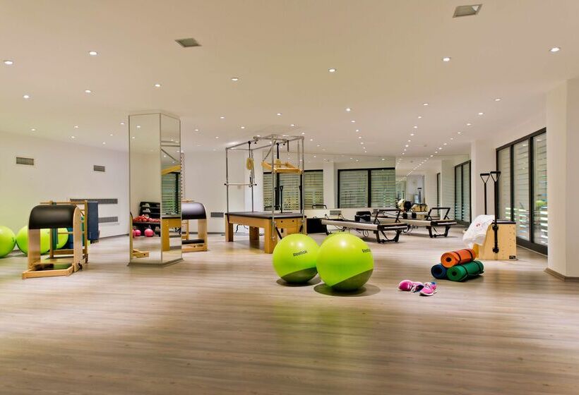 Отель Ramada Resort By Wyndham Bodrum