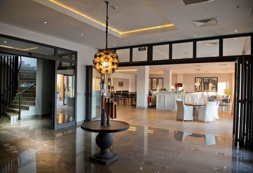 Отель Ramada Resort By Wyndham Bodrum