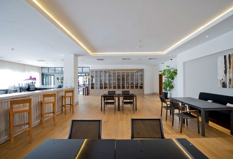 Отель Ramada Resort By Wyndham Bodrum