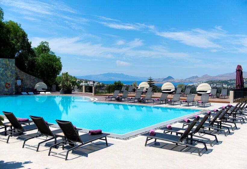 Отель Ramada Resort By Wyndham Bodrum