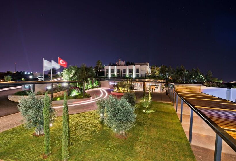Отель Ramada Resort By Wyndham Bodrum