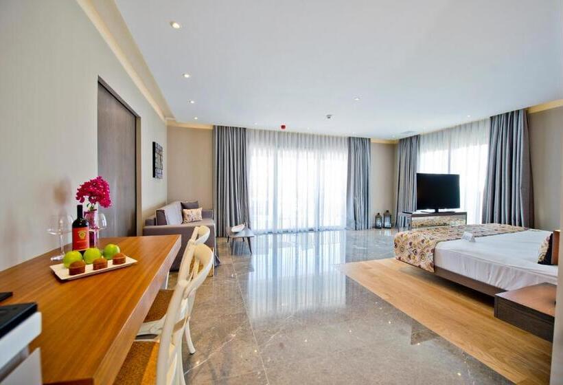 Отель Ramada Resort By Wyndham Bodrum