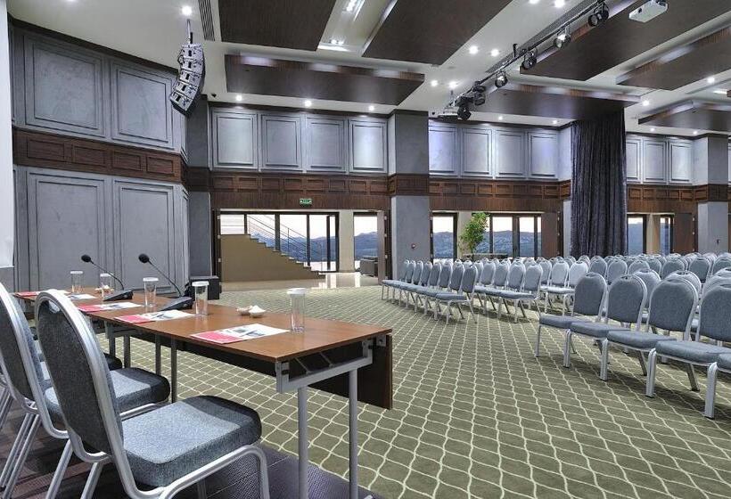 Отель Ramada Resort By Wyndham Bodrum