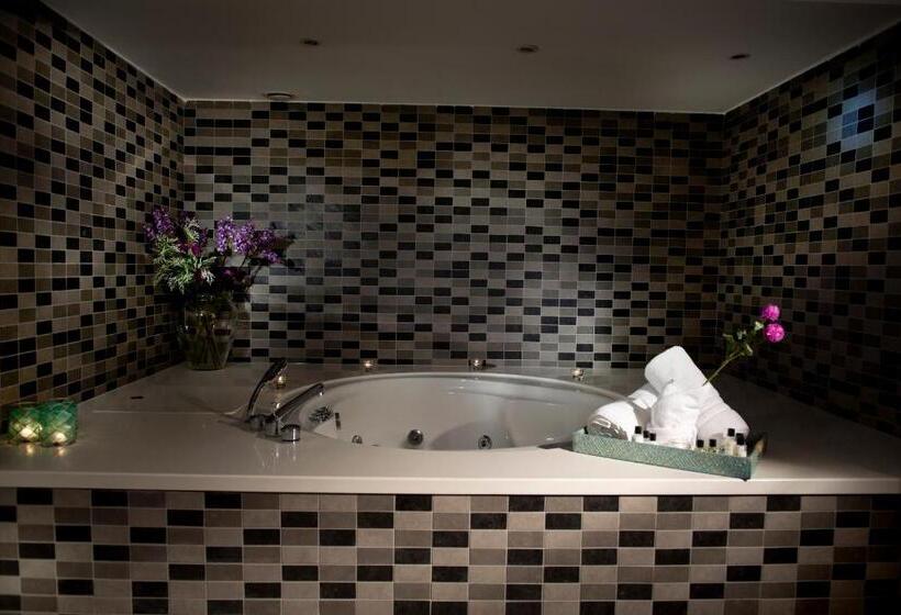 Отель Ramada Resort By Wyndham Bodrum