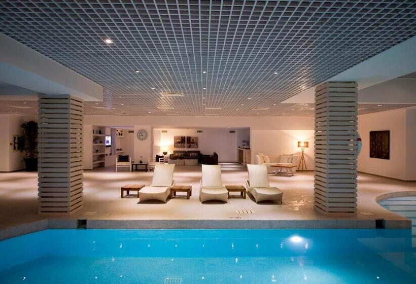 Отель Ramada Resort By Wyndham Bodrum