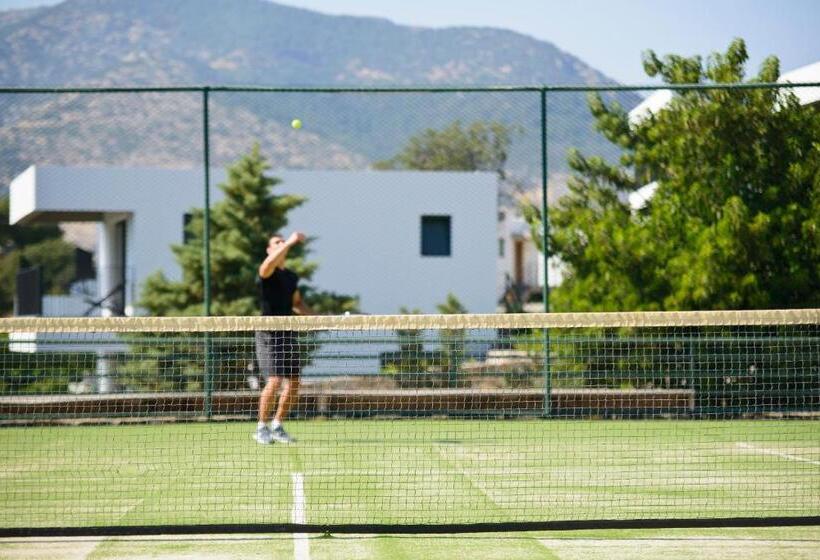 Отель Ramada Resort By Wyndham Bodrum