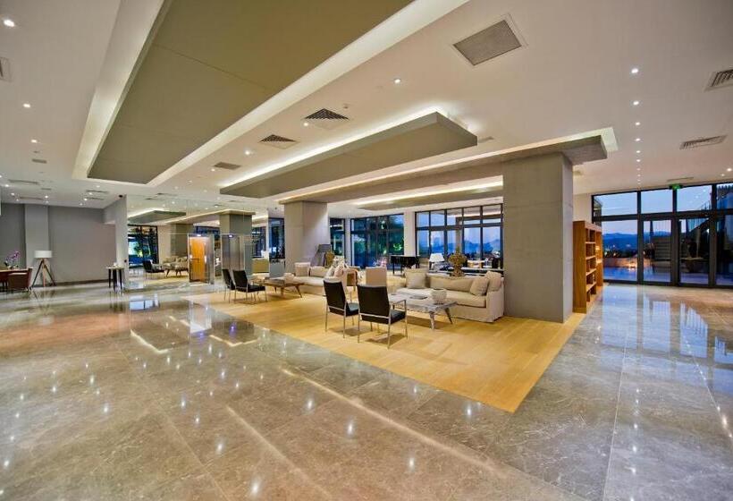 Отель Ramada Resort By Wyndham Bodrum