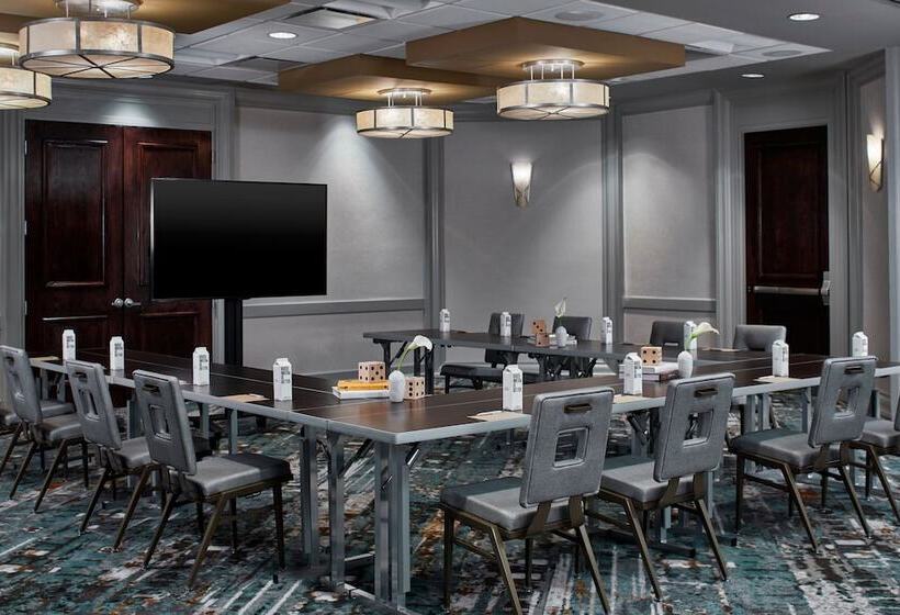 هتل Renaissance Mobile Riverview Plaza