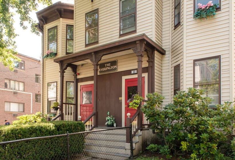 בית מלון כפרי The Farrington Inn