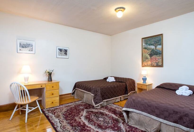 בית מלון כפרי The Farrington Inn