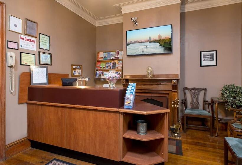 בית מלון כפרי The Farrington Inn