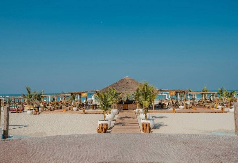 בית מלון כפרי Umm Al Quwain Beach