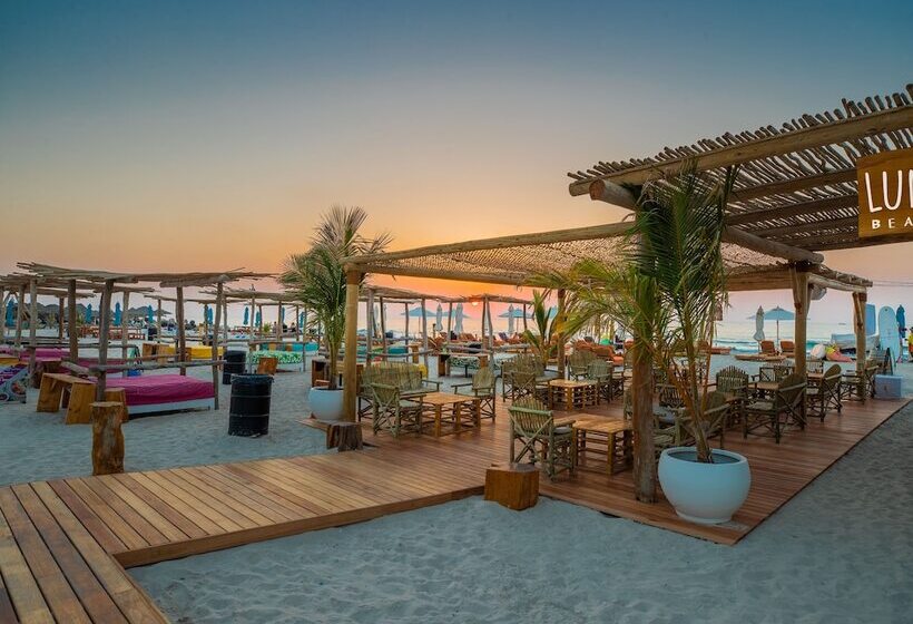 בית מלון כפרי Umm Al Quwain Beach