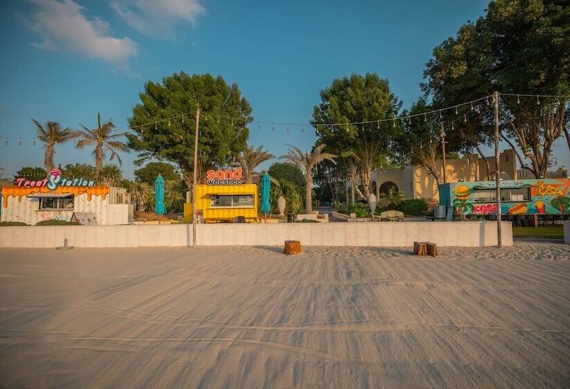 בית מלון כפרי Umm Al Quwain Beach