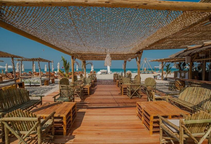 בית מלון כפרי Umm Al Quwain Beach