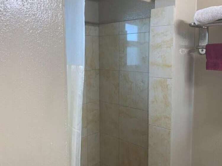 Prince Of Wales Motel