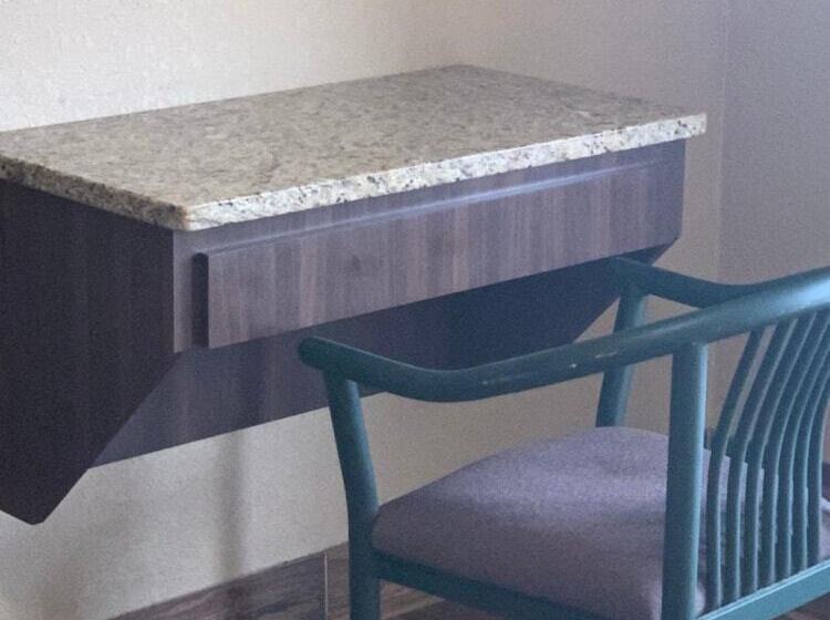 Prince Of Wales Motel