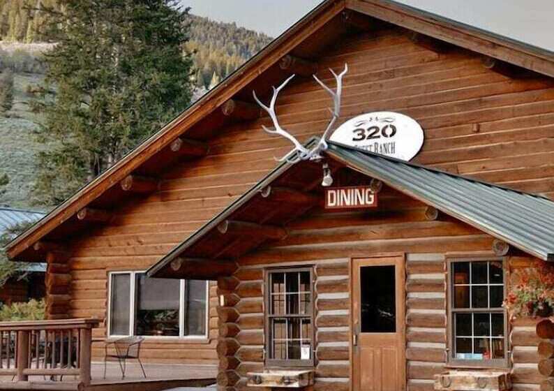 منتجع 320 Guest Ranch