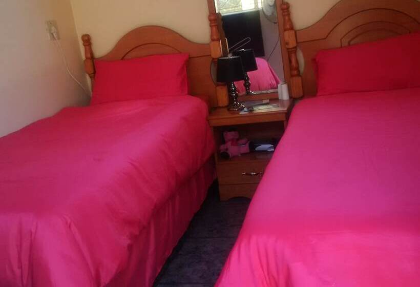 הוסטל Naledi Backpackers