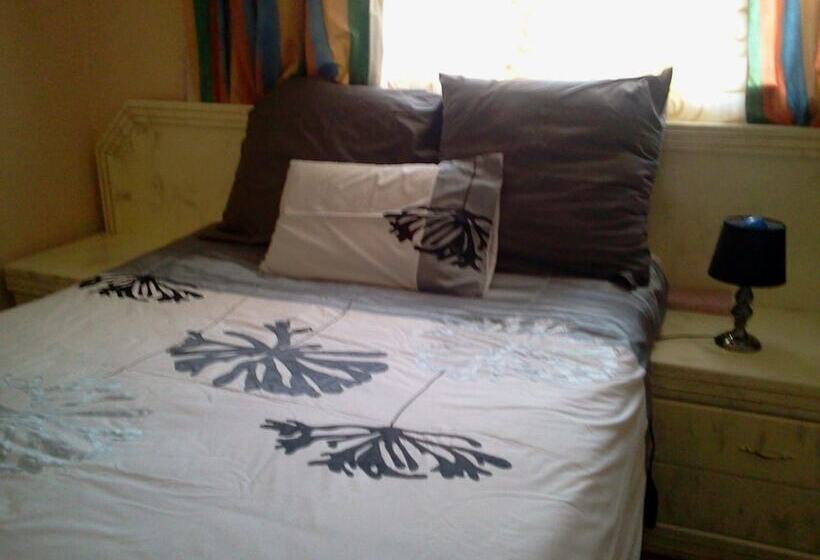 הוסטל Naledi Backpackers