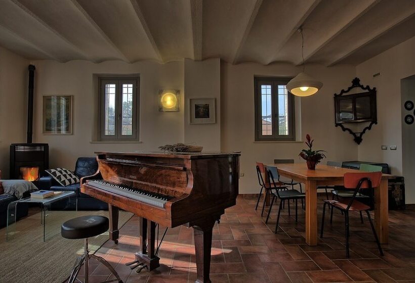 Grande Villa Storica Per Vacanze Con Giardino Privato E Piscina