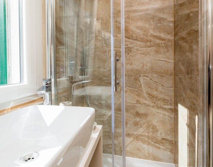 호텔 Agava Lux Rooms&pool