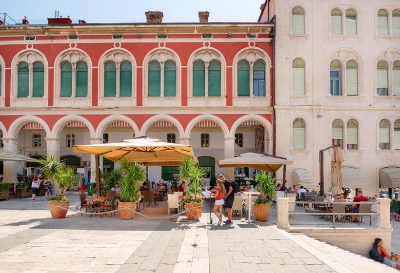 호텔 Agava Lux Rooms&pool