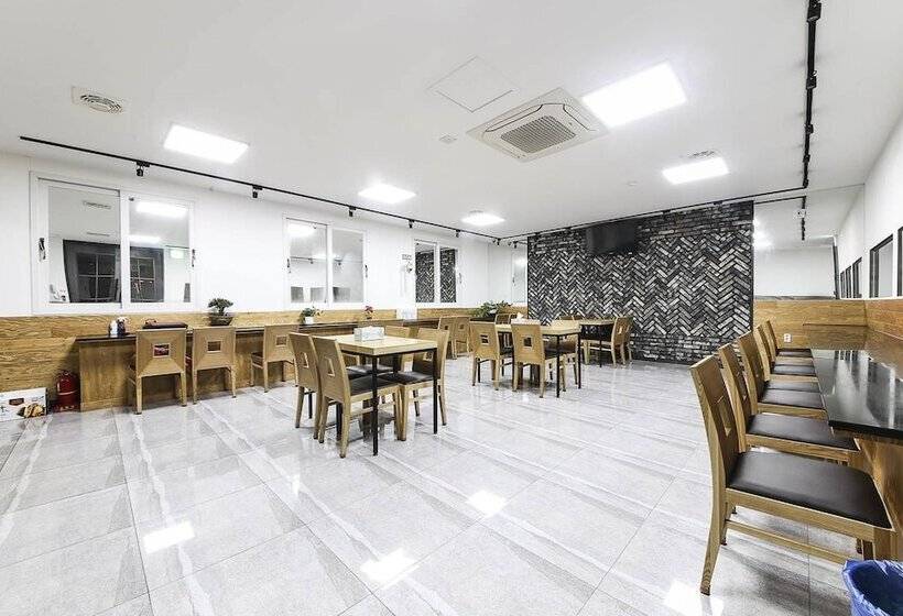 בית מלון כפרי Bentley Business