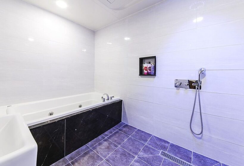 בית מלון כפרי Bentley Business