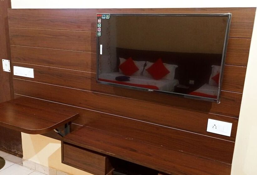 Отель Bharat Palace